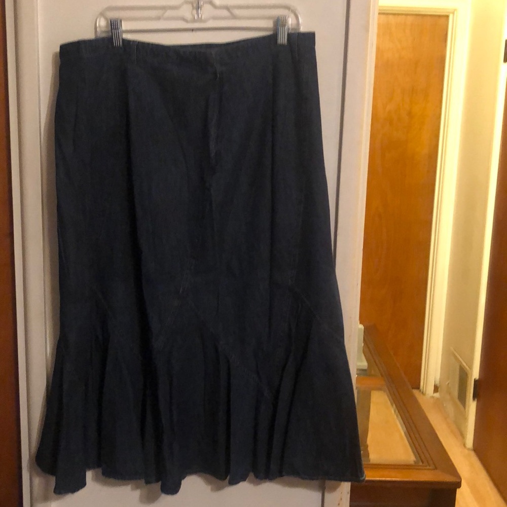 Women preowned Blue Jean Long Skirt Size 16